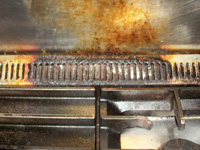 厨房機器のコゲ、硬化した油:清掃前